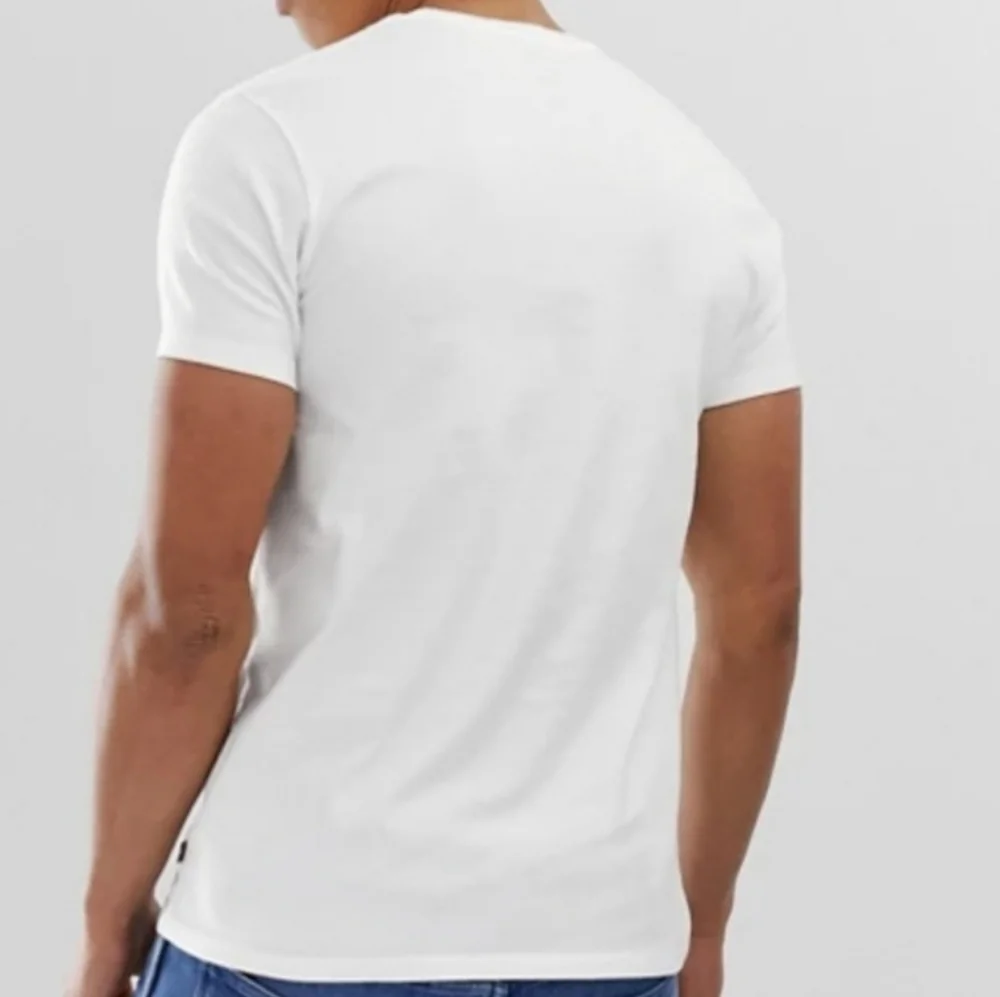 NWOT Men's Levi's Batwing Logo T-shirt